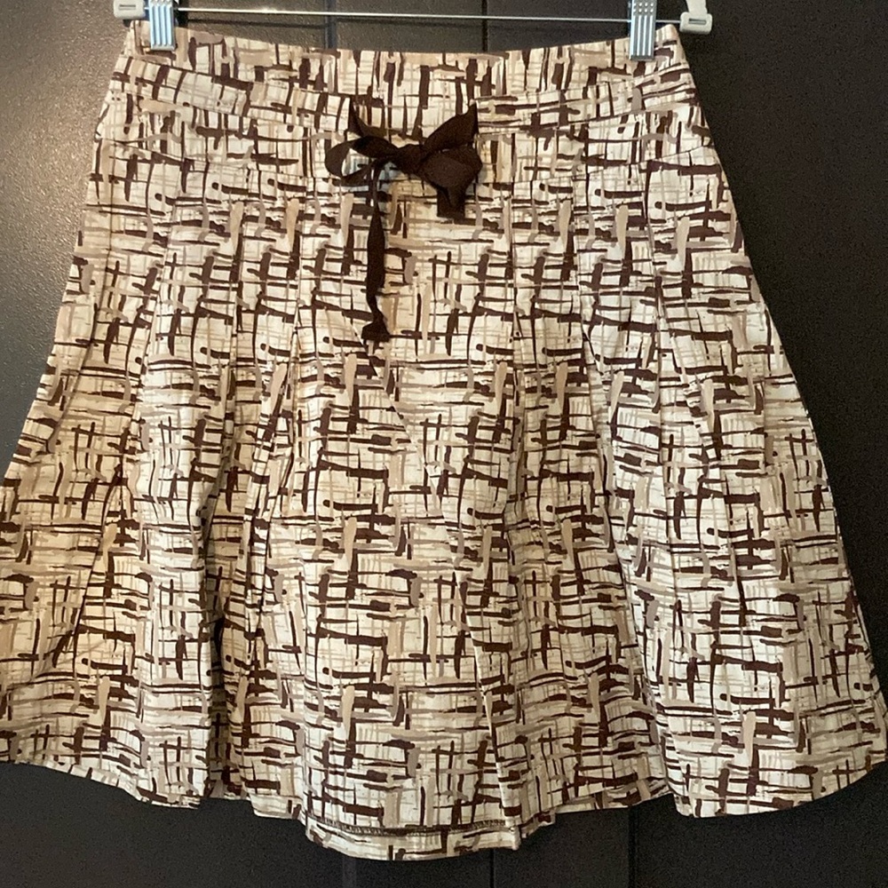 Stylish Brown Patterned Skirt (Size 8)